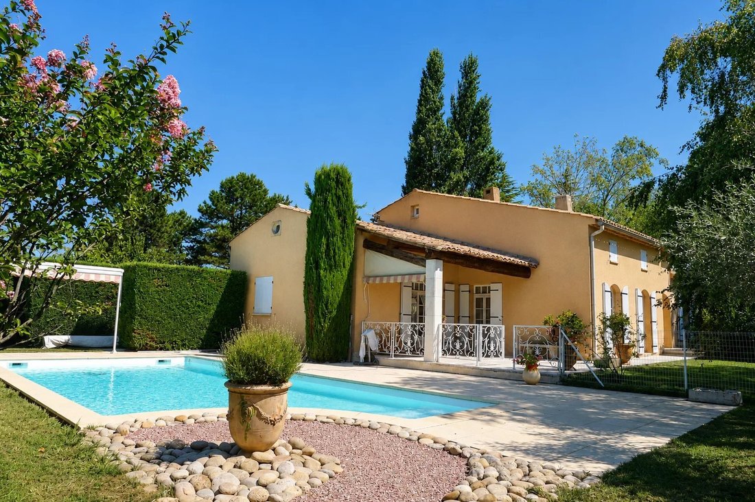 Villa in Pierrelatte, Auvergne-Rhône-Alpes, France 1 - 18660645