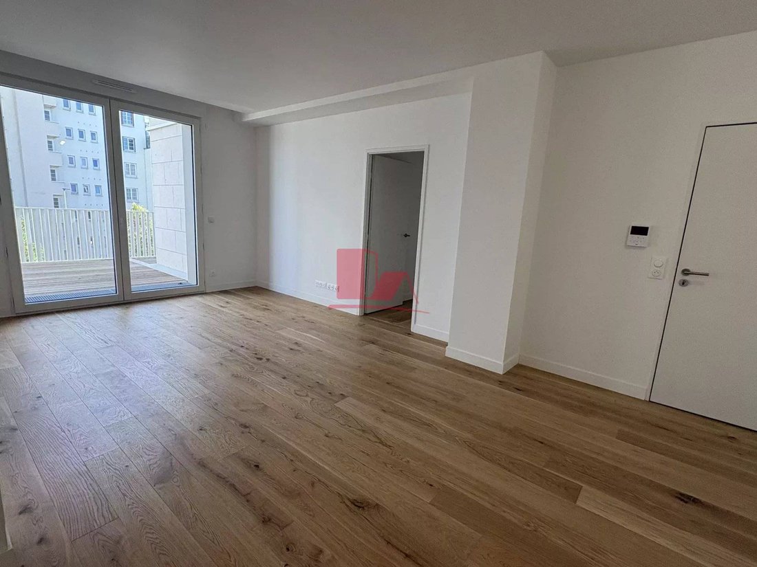 Apartment in Espaces Jeunes, Issy-les-Moulineaux, France 2 - 16329047