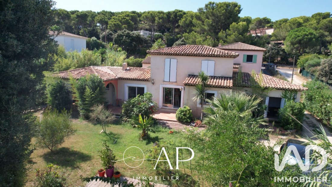 House in Hyeres, Provence-Alpes-Côte d'Azur, France 1 - 18671363