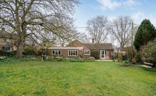 Bungalow in Long Crendon, England 1