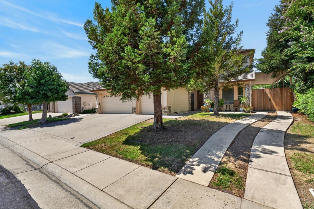 House in Elk Grove, California, United States 3 - 18666030