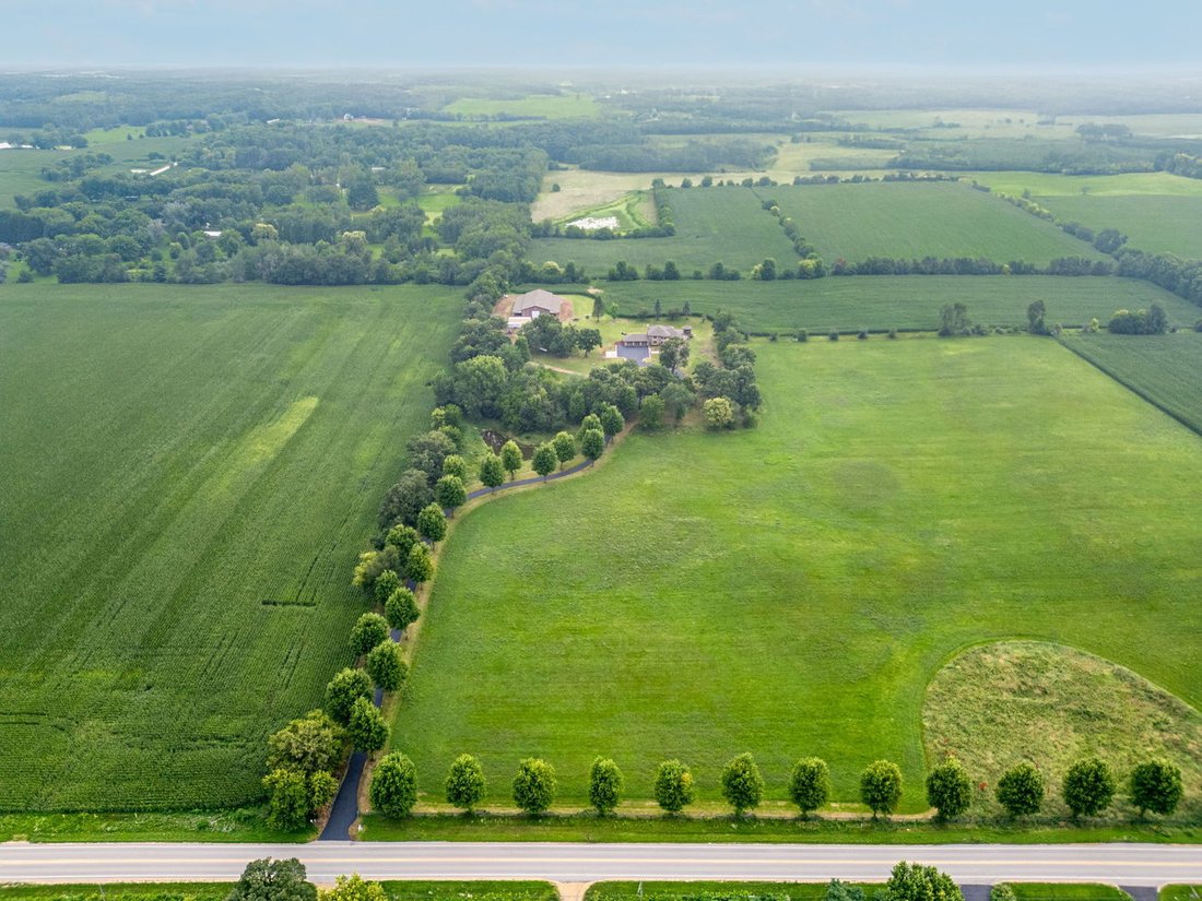 House in Huntley, Illinois, United States 3 - 18666157