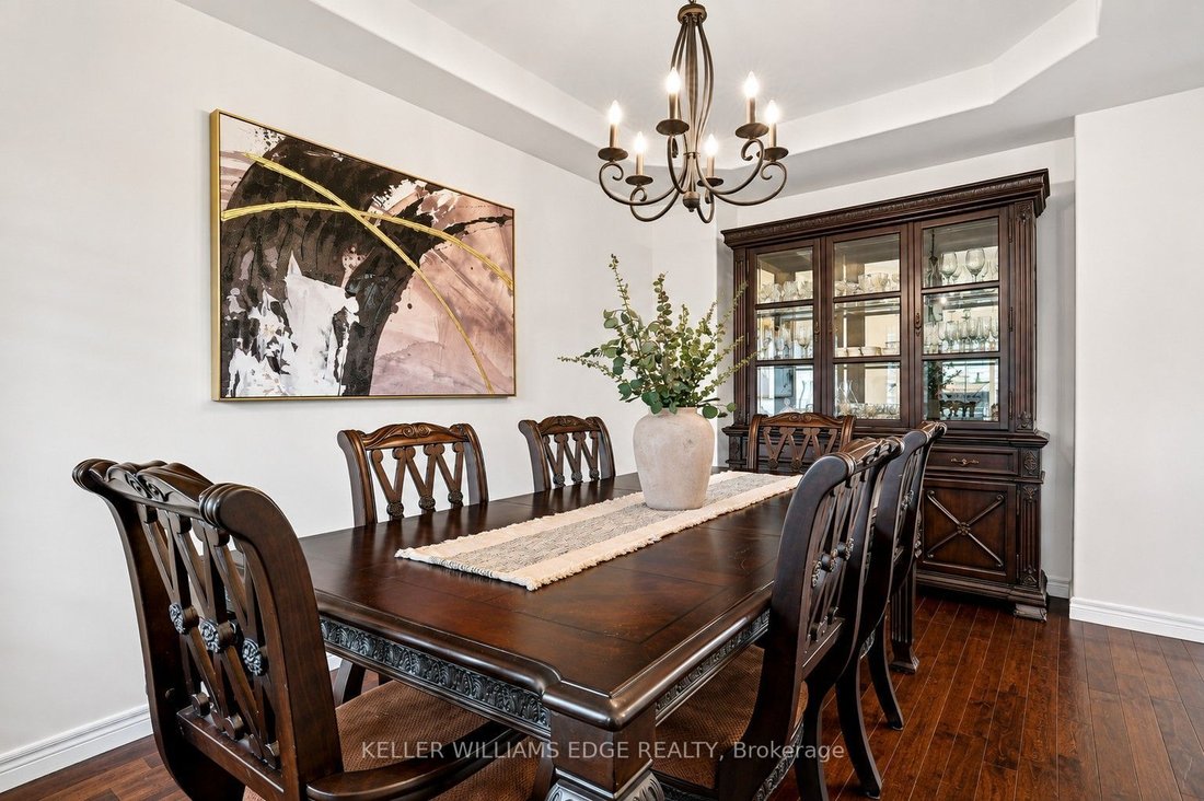 House in Hamilton, Ontario, Canada 5 - 18671482