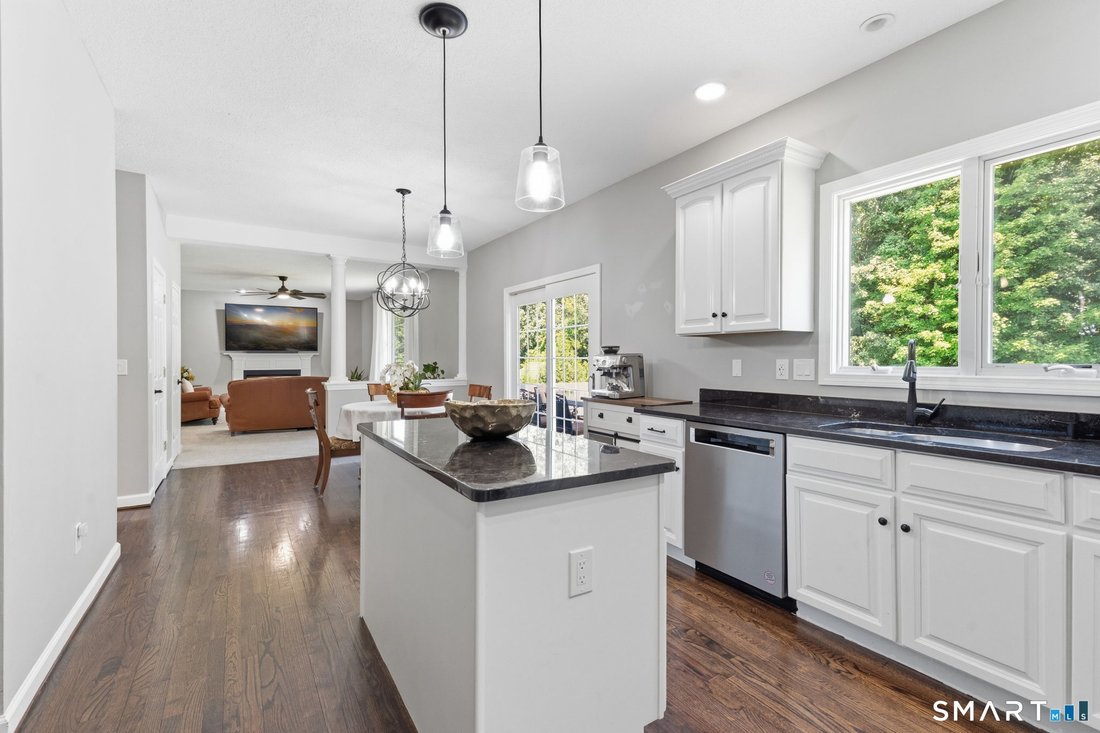 House in Manchester, Connecticut, United States 4 - 18666805