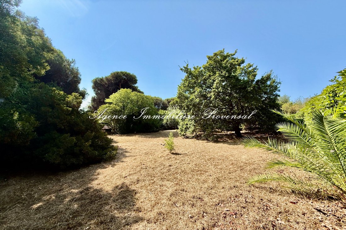Land in Ville-Les Saquedes-Le Bouillonnet, Sainte-Maxime, France 2 - 18666479