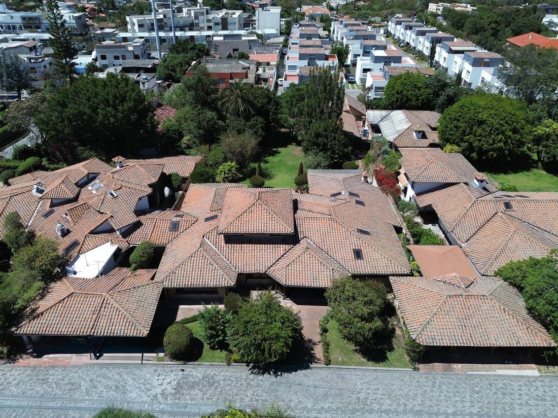 House in Quito, Pichincha, Ecuador 2 - 18660359