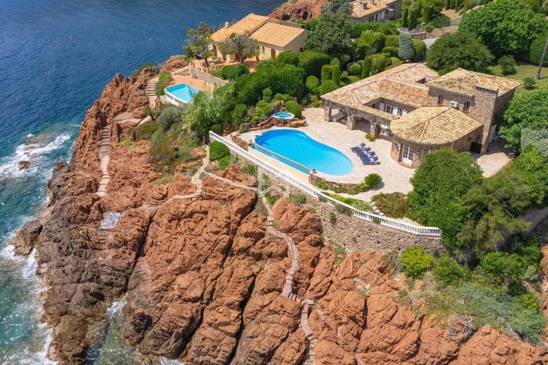 Villa in Théoule-sur-Mer, Provence-Alpes-Côte d'Azur, France 1 - 18661106
