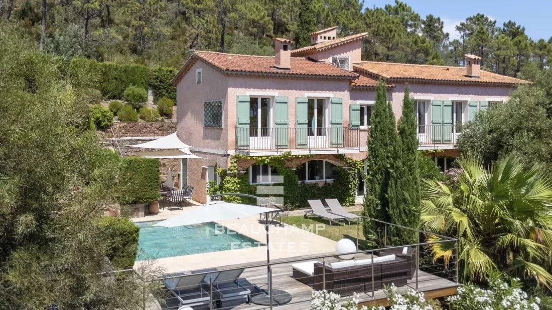 Villa in Théoule-sur-Mer, Provence-Alpes-Côte d'Azur, France 1 - 15899375