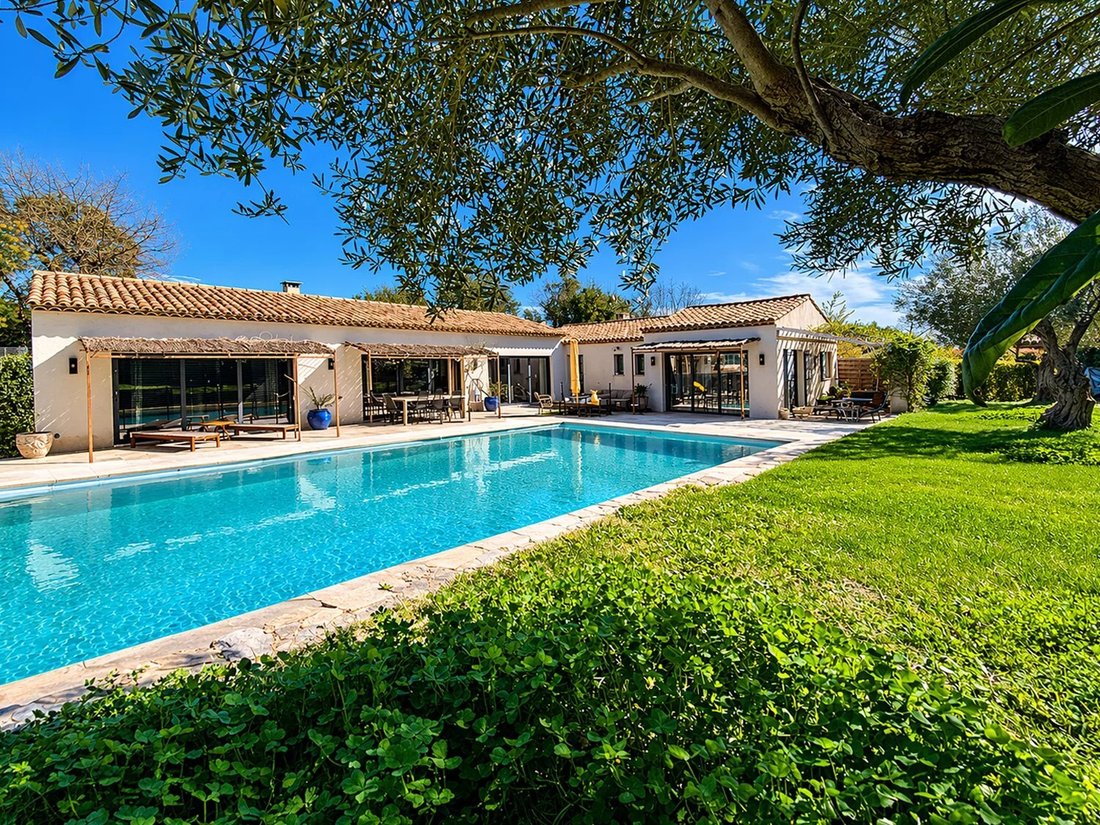 House in Grimaud, Provence-Alpes-Côte d'Azur, France 1 - 17839600