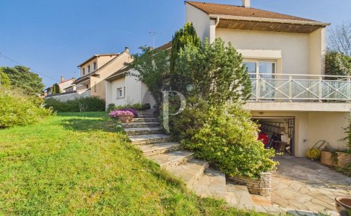 House in Bois de Verrieres-Vaupereux, Verrières-le-Buisson, France 1