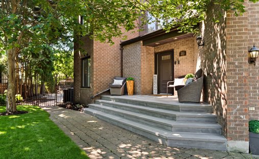 House in Dollard-Des Ormeaux, Quebec, Canada 1