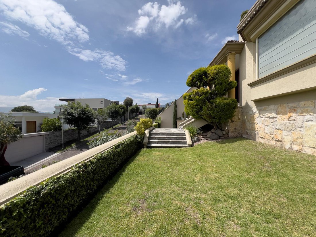 House in Quito, Pichincha, Ecuador 2 - 18660416