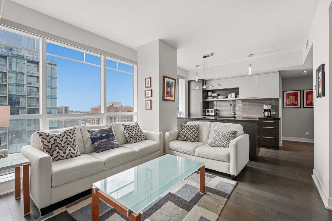 Condo in Montréal, Quebec, Canada 1 - 18669560