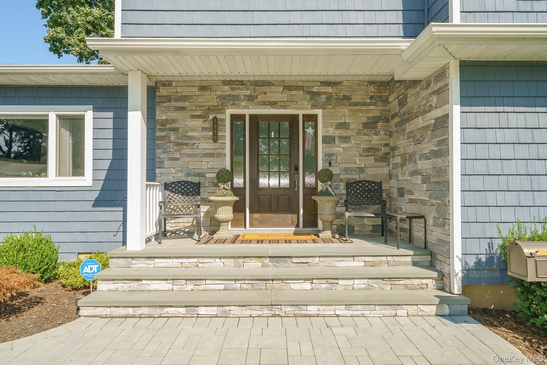 House in Seaford, New York, United States 3 - 18659987