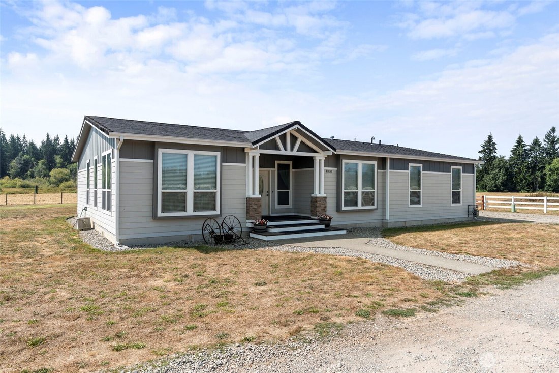 Rochester, Washington, United States 3 - 18660876