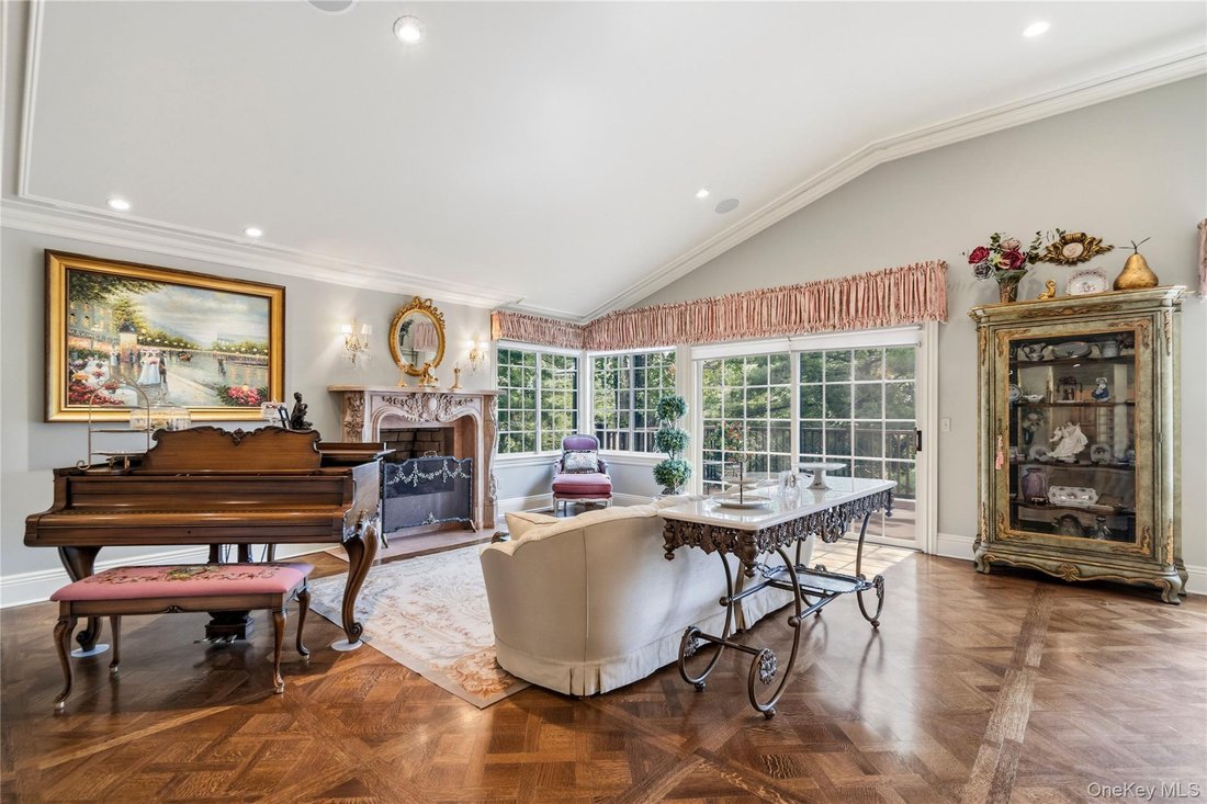 Condo in Manhasset, New York, United States 5 - 18670652