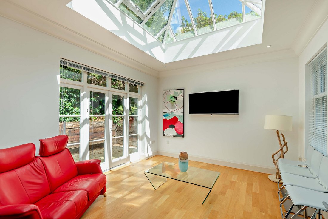 House in Sunningdale, England 4 - 18659556