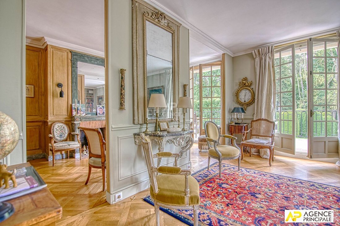 Apartment in Domaine National du Château, Versailles, France 5 - 18660219