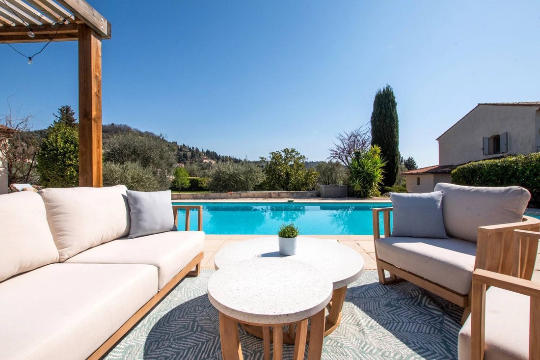 Villa in Châteauneuf-Grasse, Provence-Alpes-Côte d'Azur, France 5 - 17408052