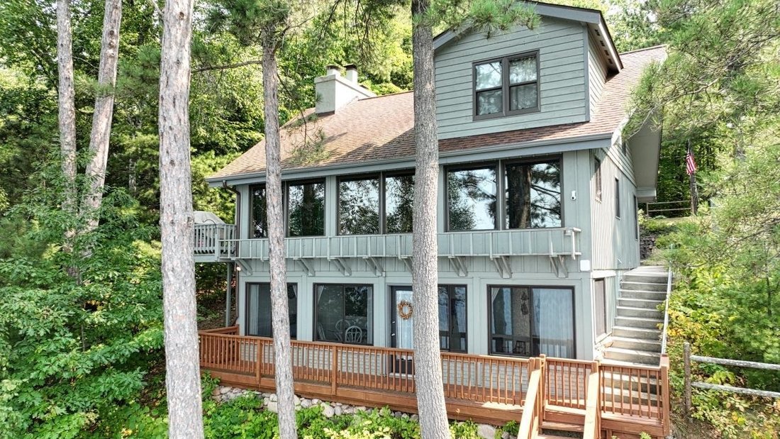 Lac du Flambeau, Wisconsin, United States 2 - 18670336