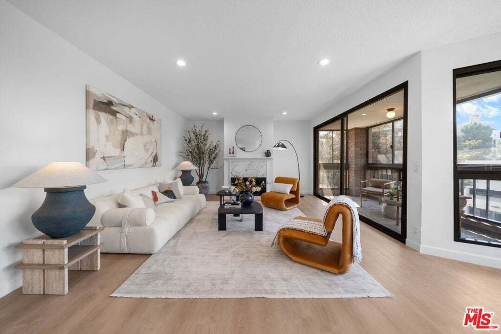 Condo in Los Angeles, California, United States 3 - 18665729