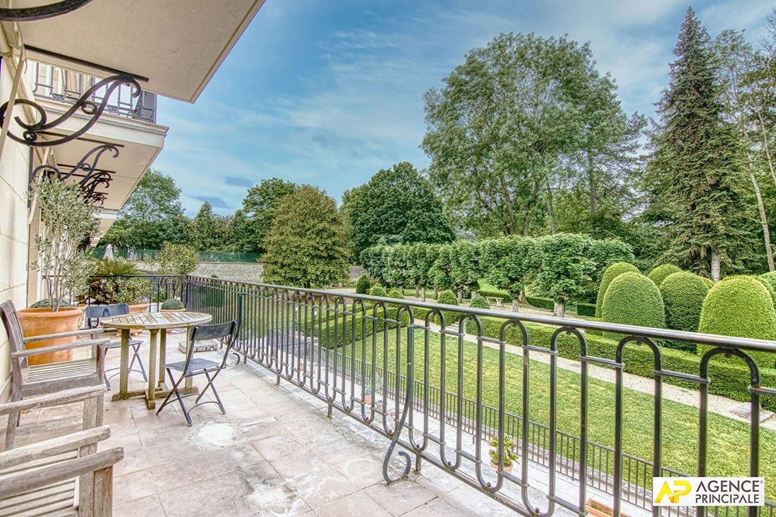 Apartment in Domaine National du Château, Versailles, France 1 - 18660219