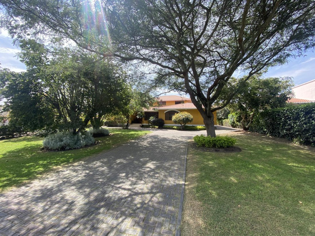 House in Quito, Pichincha, Ecuador 2 - 18660836