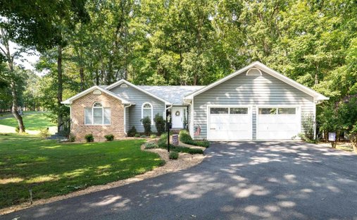 House in Lake Monticello, Virginia, United States 1