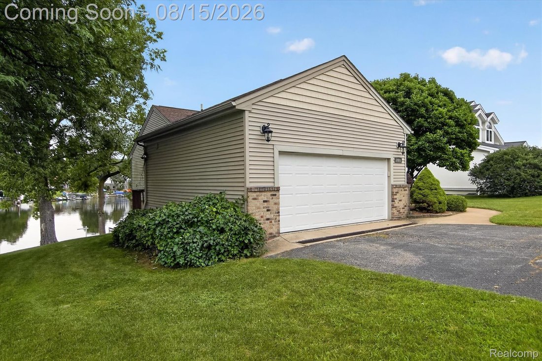 House in Brighton, Michigan, United States 2 - 18666094