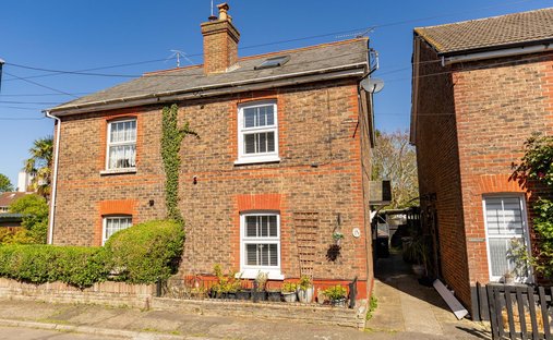 House in County Oak, Crawley, England 1