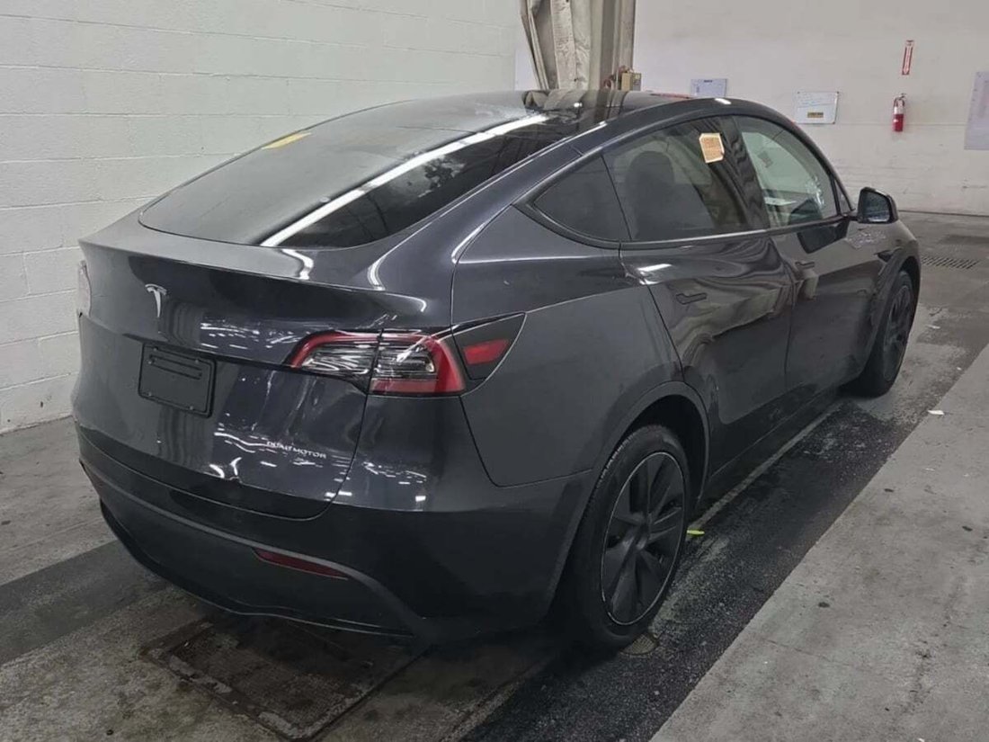 Suv in Newport Beach, CA, United States 5 - 18666717