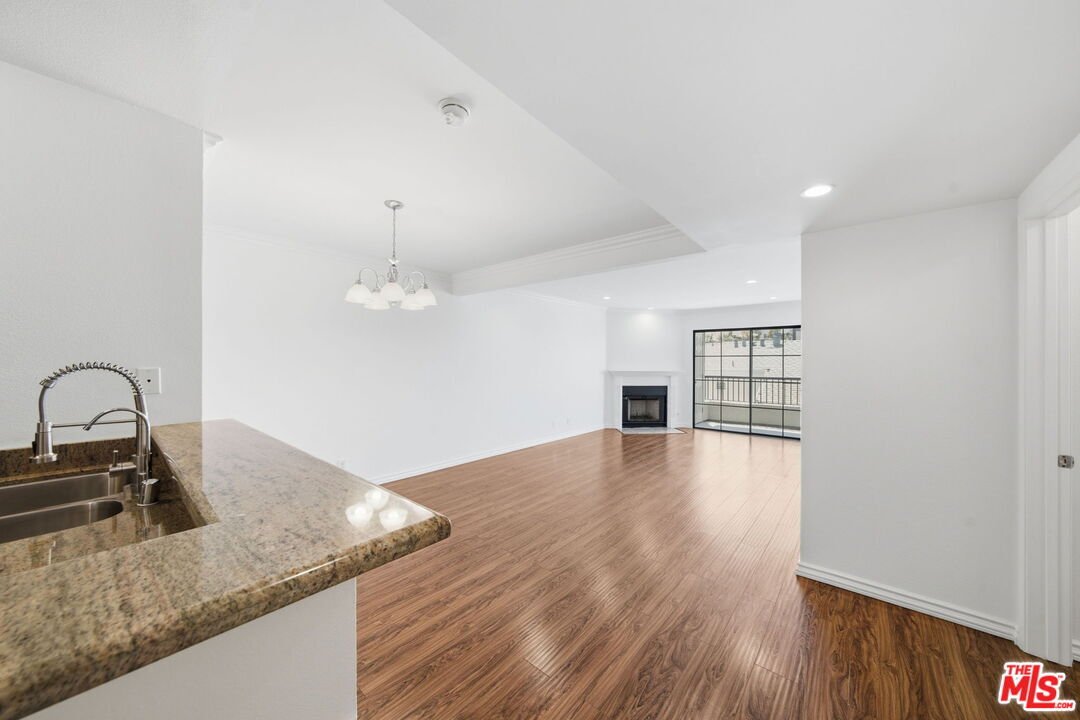 Los Angeles, California, United States 1 - 18664331