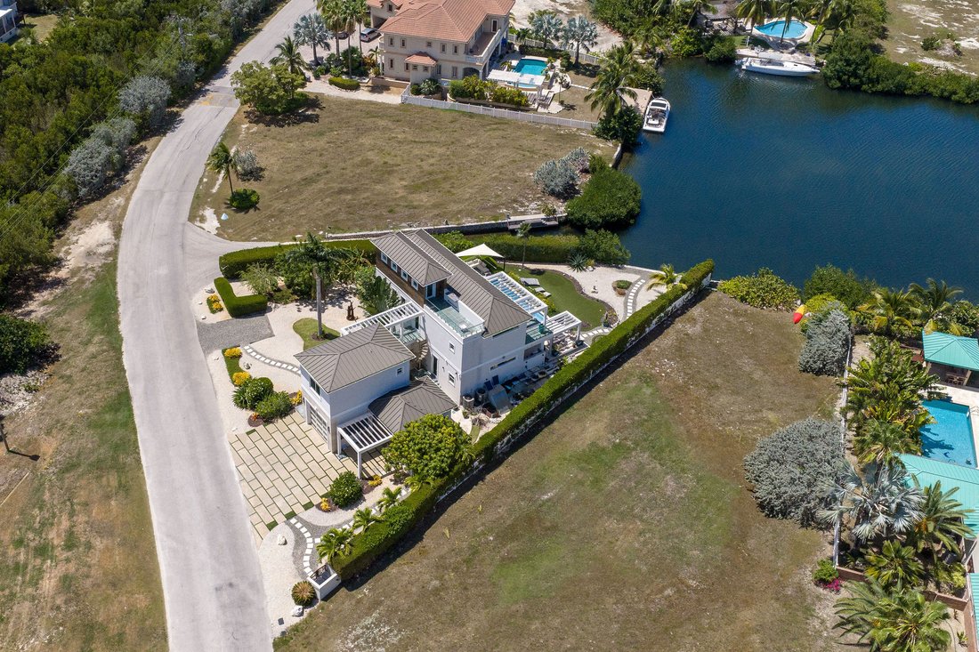 House in West Bay, West Bay, Cayman Islands 2 - 18665233