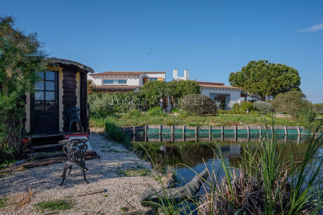 Villa in Saintes-Maries-de-la-Mer, Provence-Alpes-Côte d'Azur, France 2 - 15614395