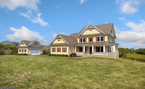 House in Edinburg, Virginia, United States 1