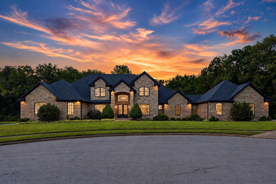 House in Paris, Kentucky, United States 1 - 18666893