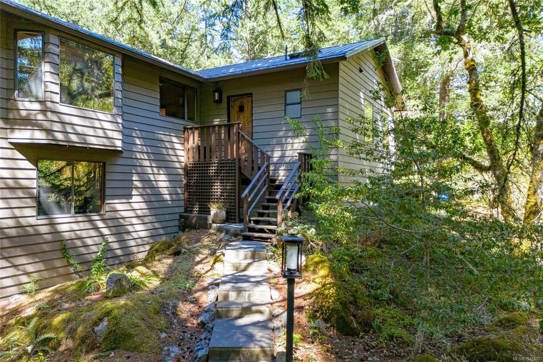 House in Saanich, British Columbia, Canada 3 - 18665451