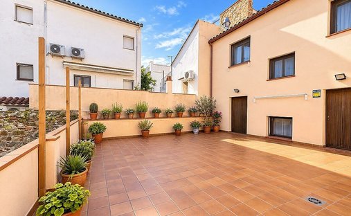 Townhouse in Palamos, Catalonia, Spain 1