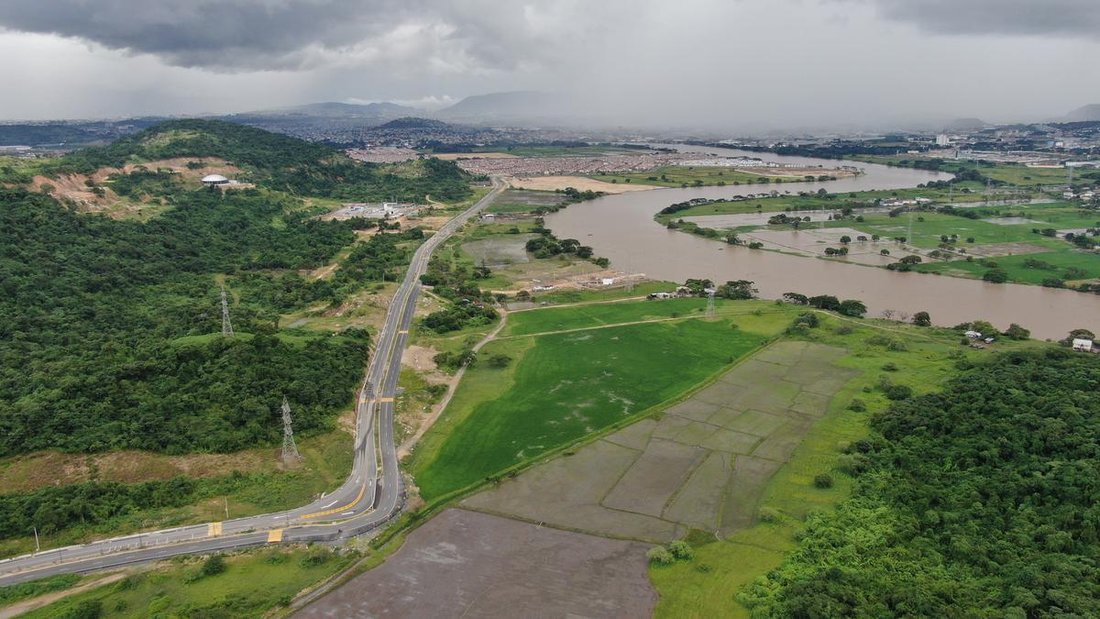 Land in El Condado, Guayas, Ecuador 1 - 18660473