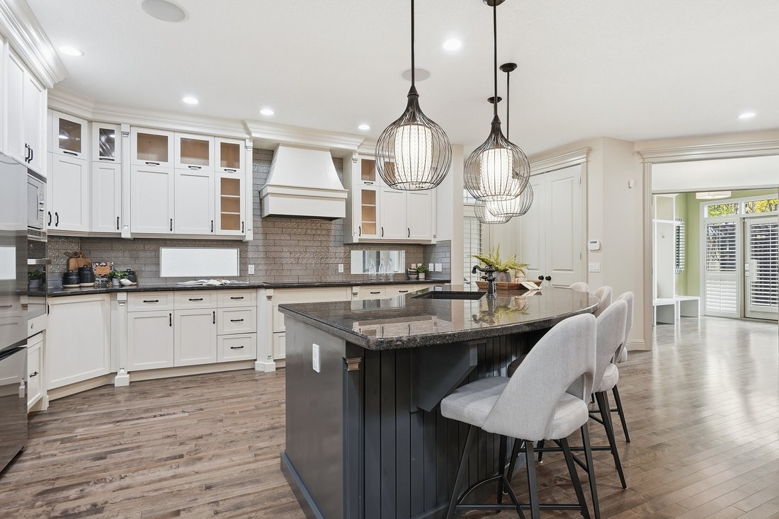 House in Calgary, Alberta, Canada 3 - 18660089