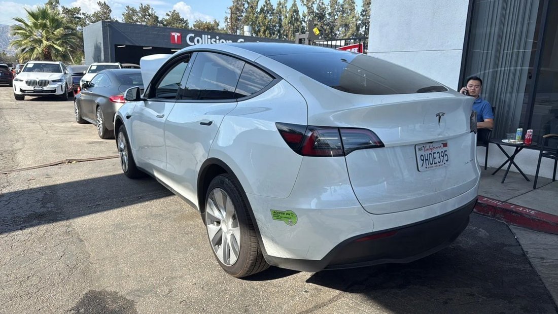 Suv in Azusa, CA, United States 2 - 18664961