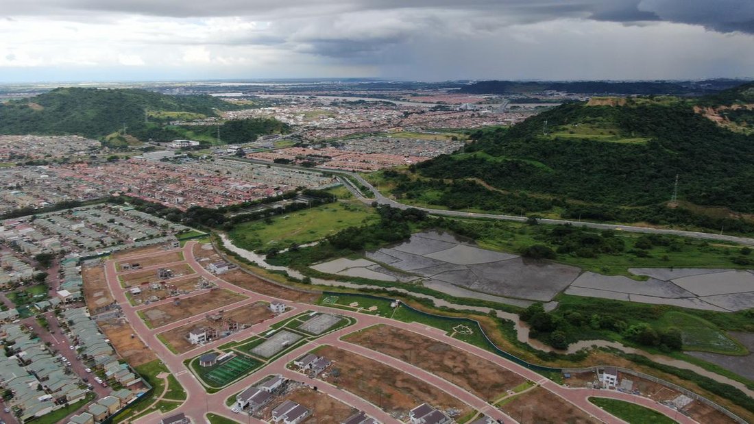 Land in Guayaquil, Guayas, Ecuador 1 - 18660476