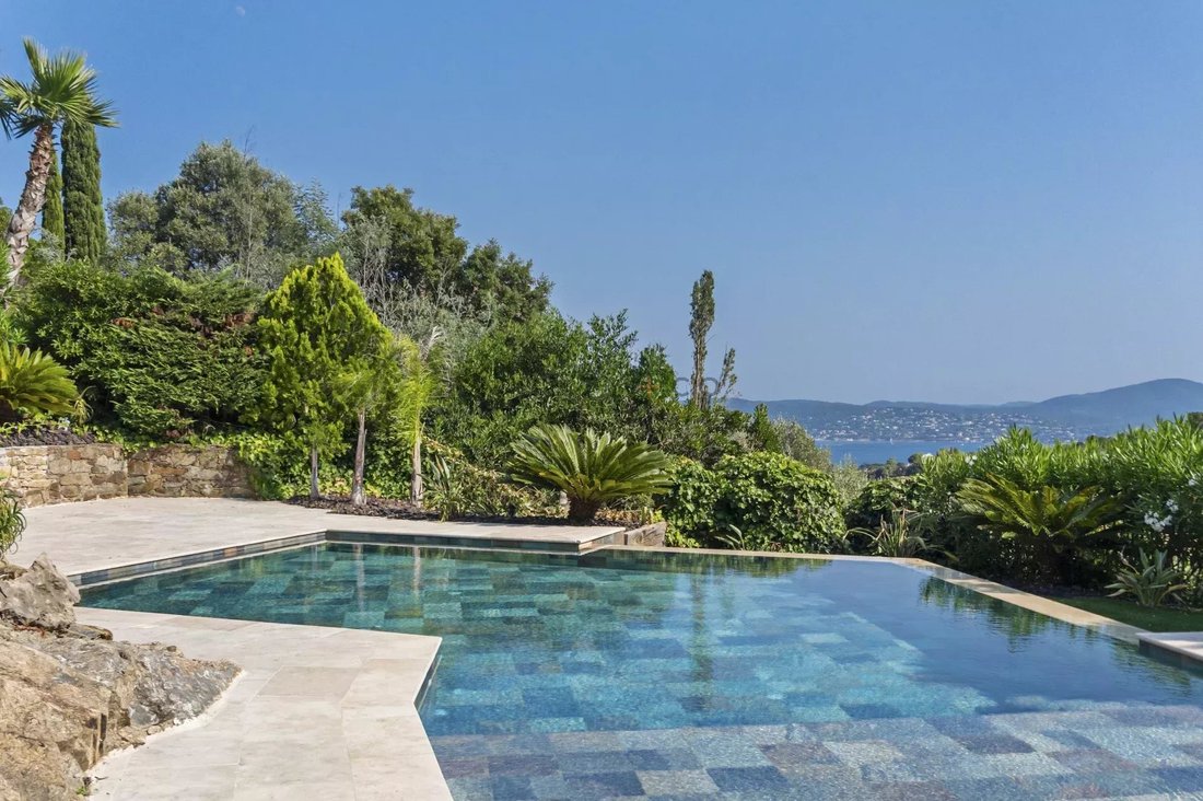 Villa in Grimaud, Provence-Alpes-Côte d'Azur, France 3 - 15913916