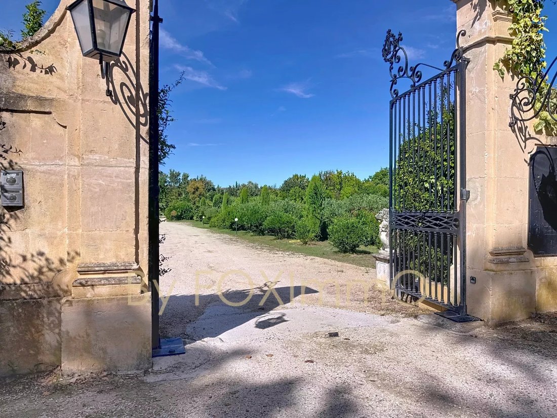 Estate in Mouriès, Provence-Alpes-Côte d'Azur, France 1 - 18668326