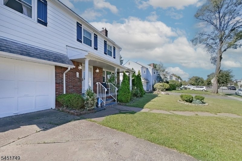 House in Elmwood Park, New Jersey, United States 3 - 18660024