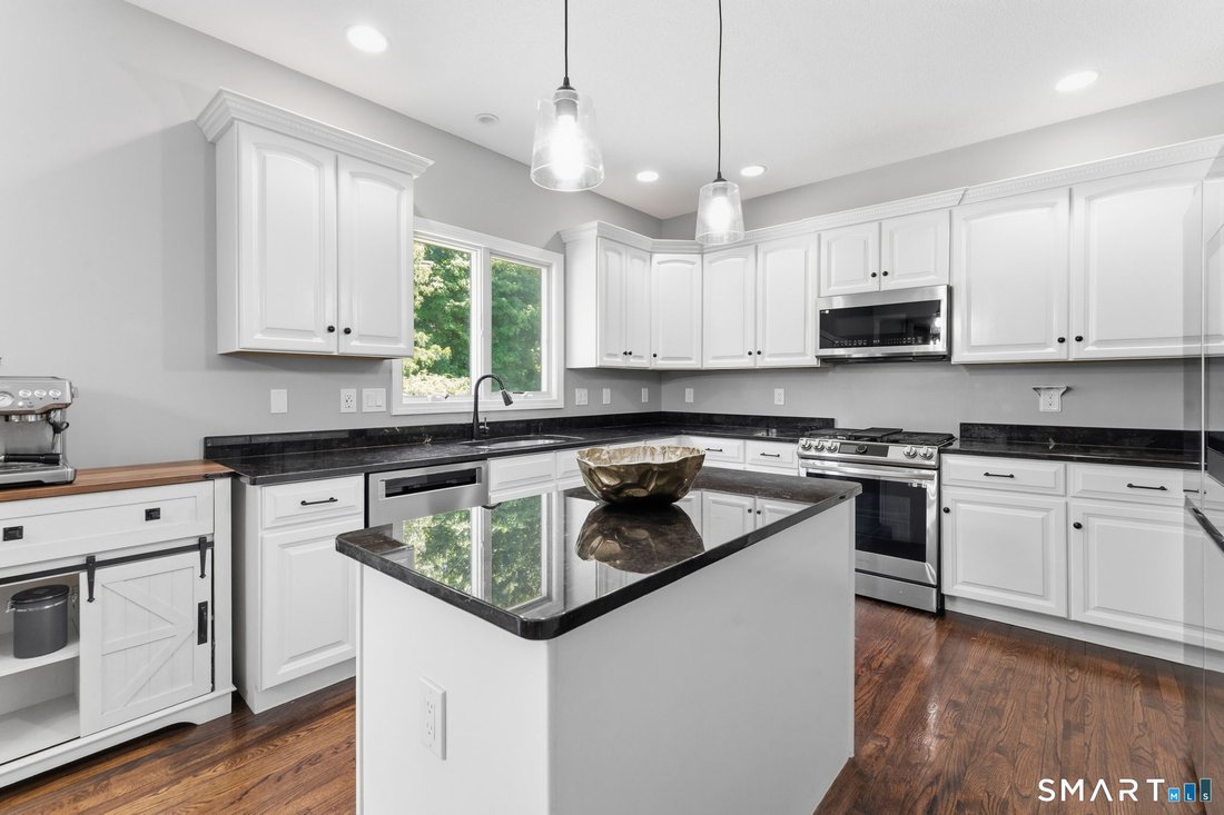 House in Manchester, Connecticut, United States 2 - 18666805