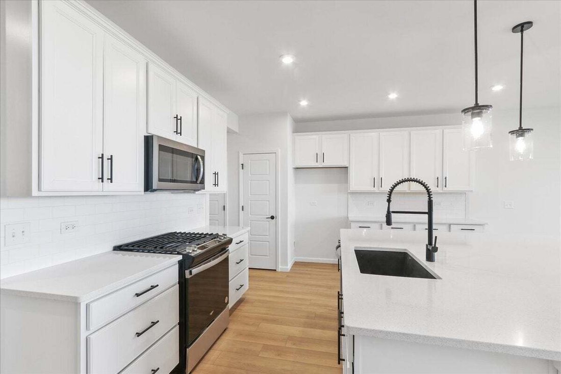 Townhouse in Bolingbrook, Illinois, United States 5 - 18663103