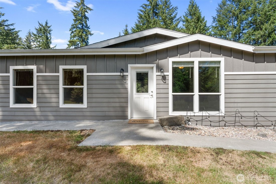 Rochester, Washington, United States 5 - 18660561