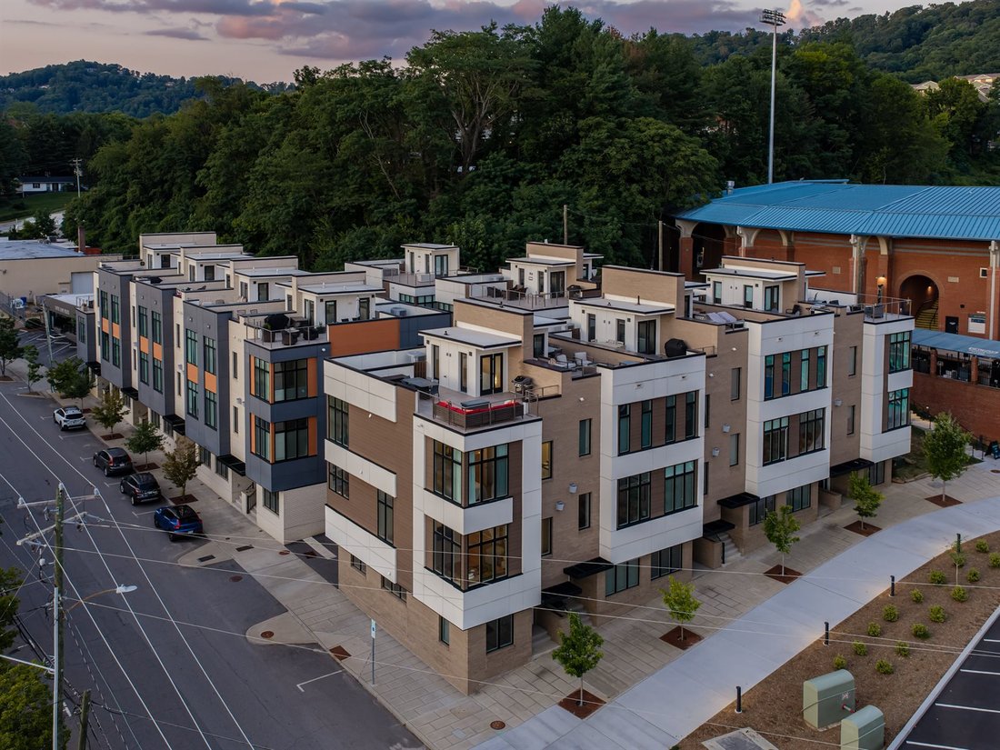 Townhouse in Asheville, North Carolina, United States 1 - 18603779