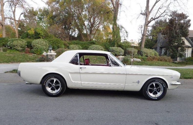 Coupe in Glendale, United States 3 - 18666333